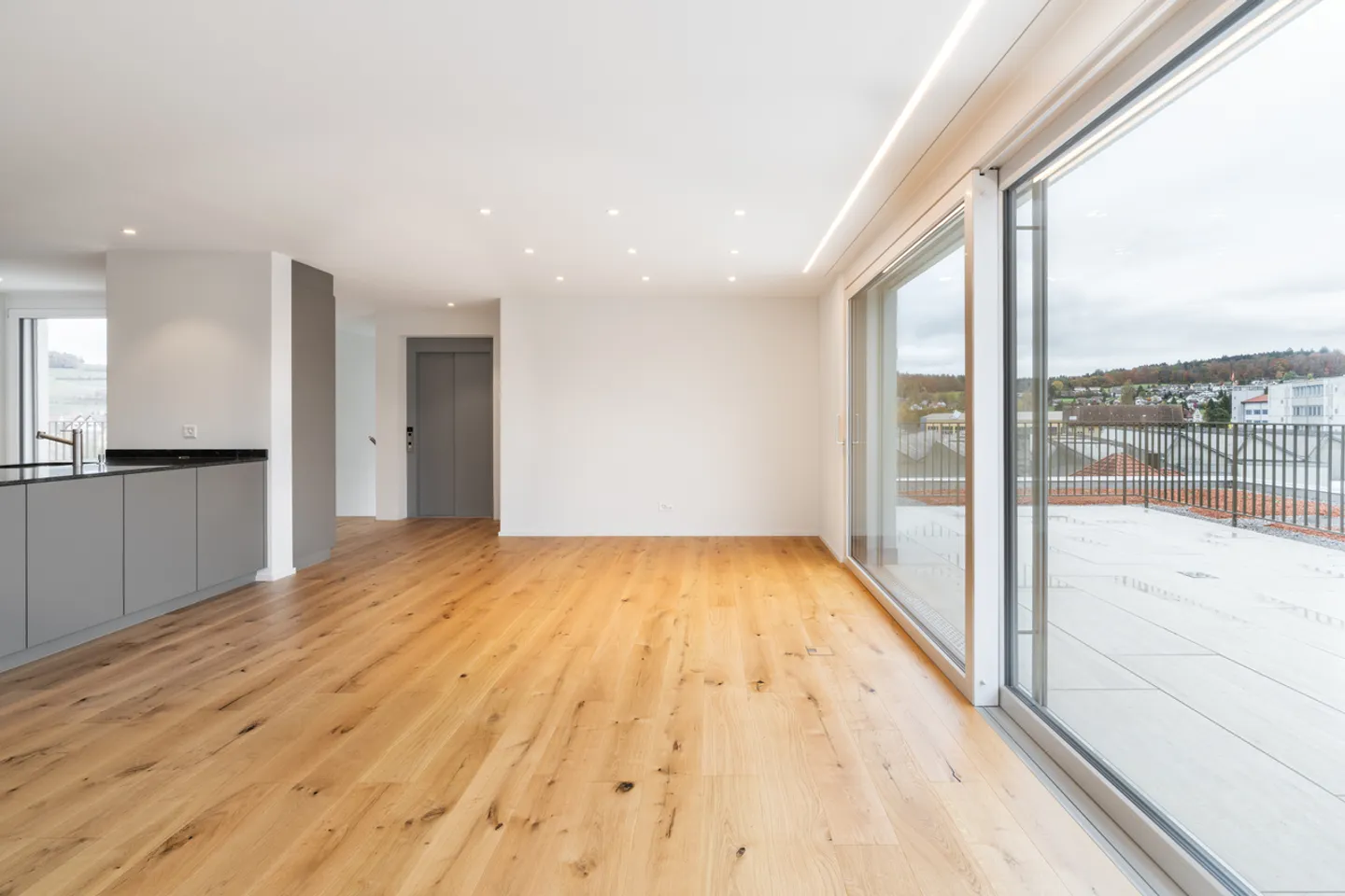 Moderne et économe en énergie – Appartement en attique de 4,5 pièces Minergie-P - Photo 3 sur 13