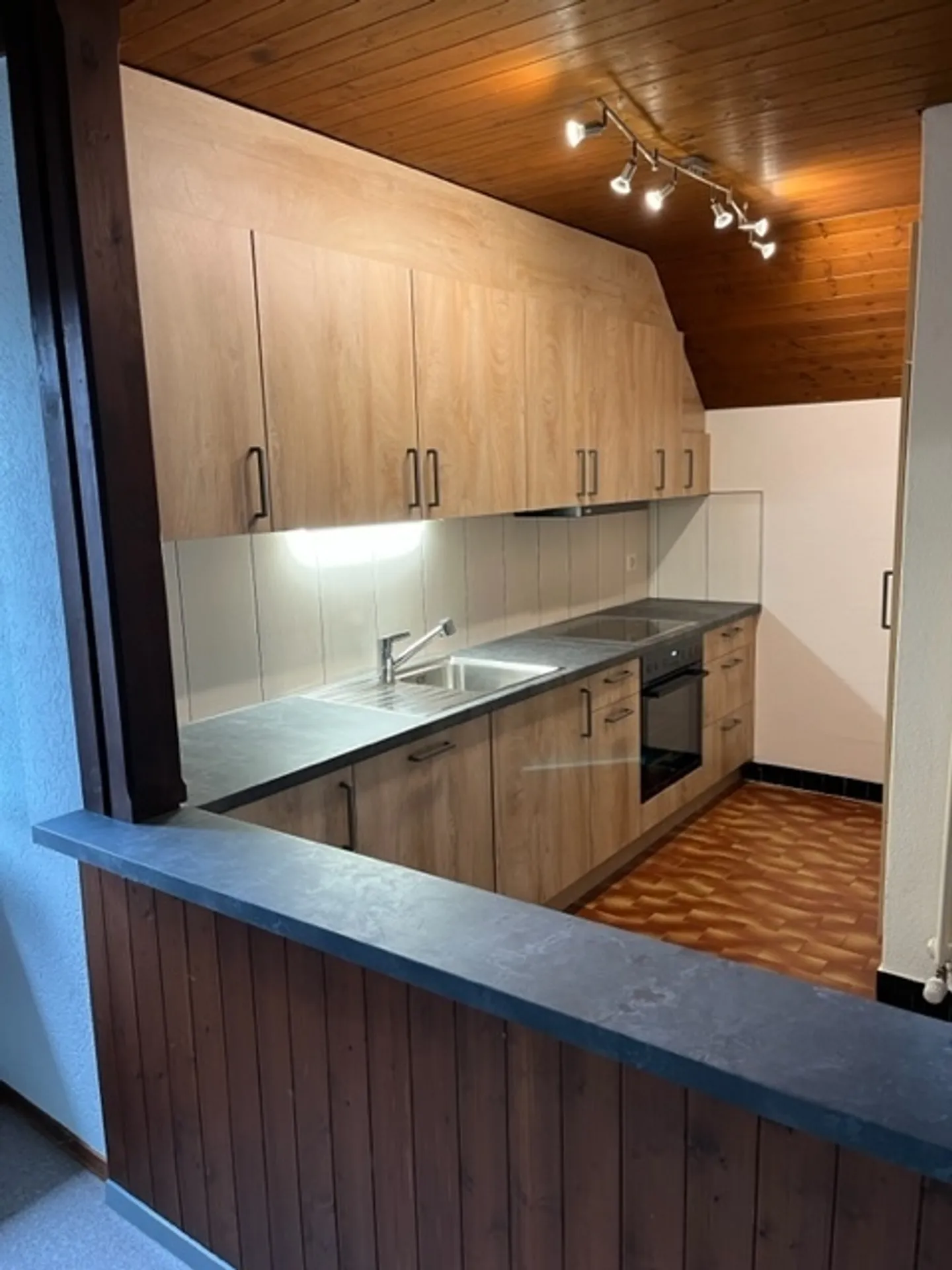 Charmant Appartement Attique - Photo 5 sur 9