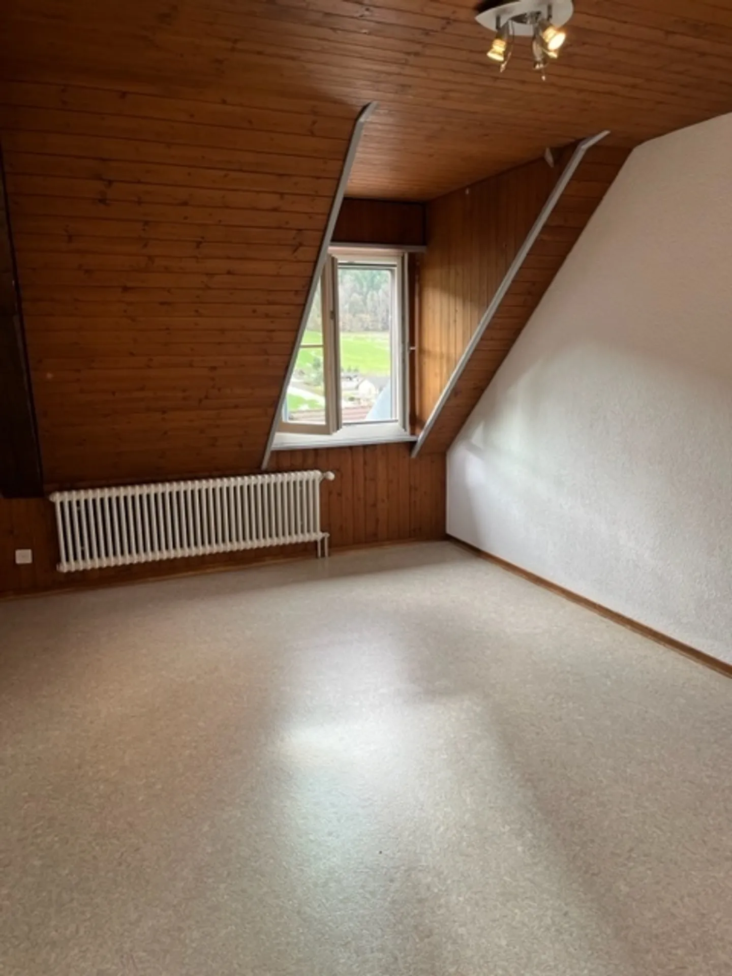 Charmant Appartement Attique - Photo 7 sur 9