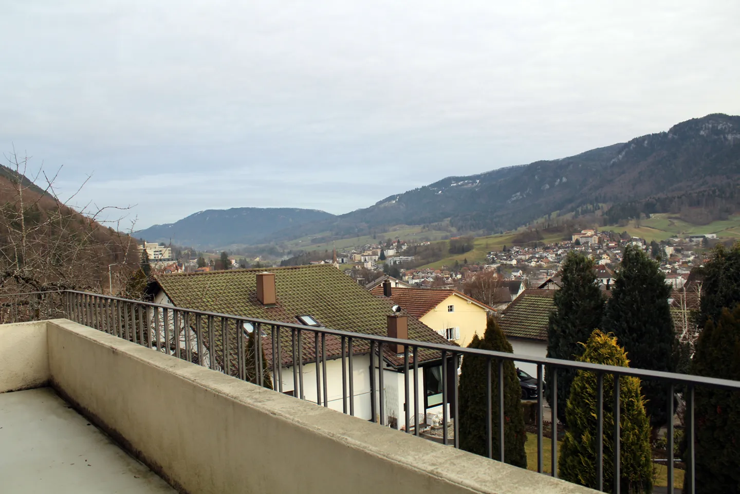 For rent: 3.5 room apartment on the first floor with balcony and attic - Photo 8 of 17