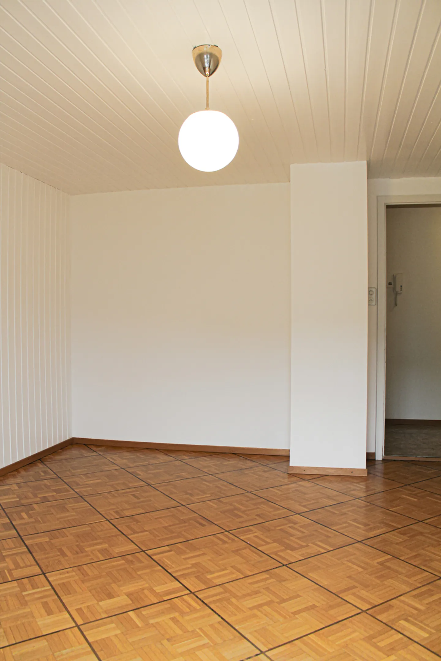 For rent: 3.5 room apartment on the first floor with balcony and attic - Photo 10 of 17