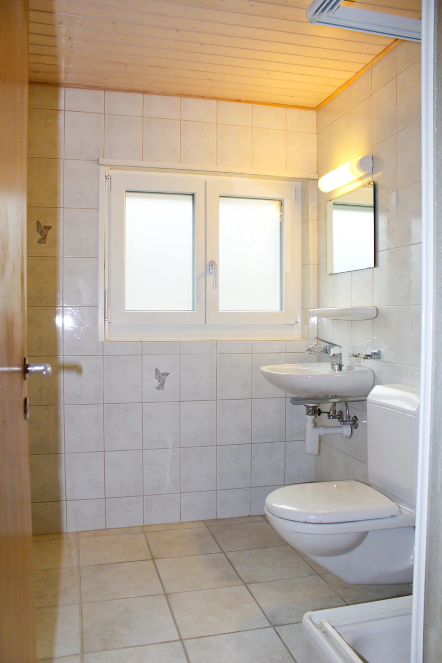 For rent: 3.5 room apartment on the first floor with balcony and attic - Photo 14 of 17