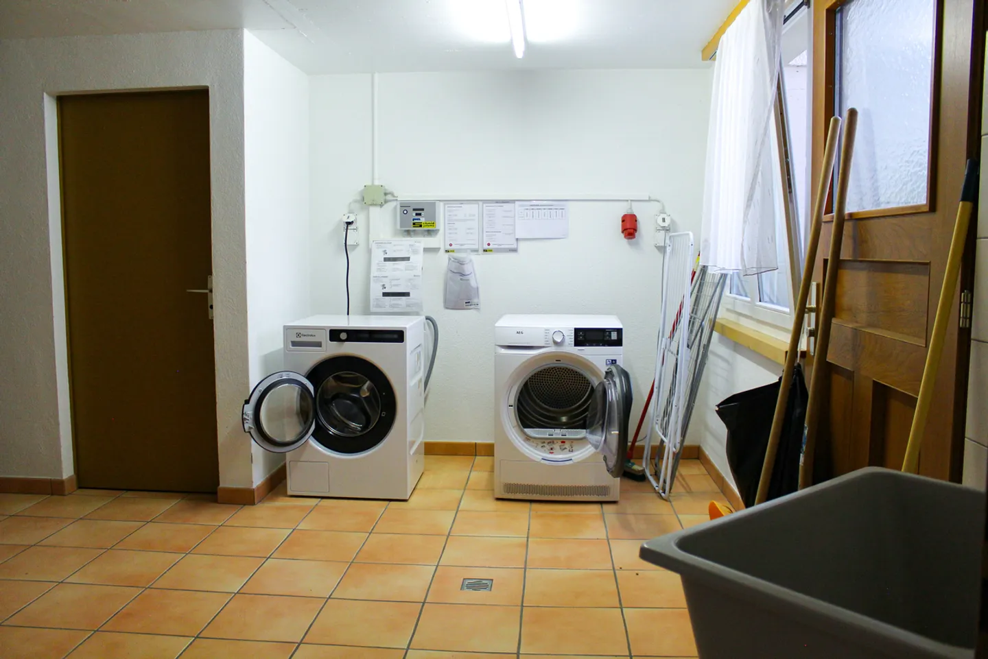 For rent: 3.5 room apartment on the first floor with balcony and attic - Photo 16 of 17