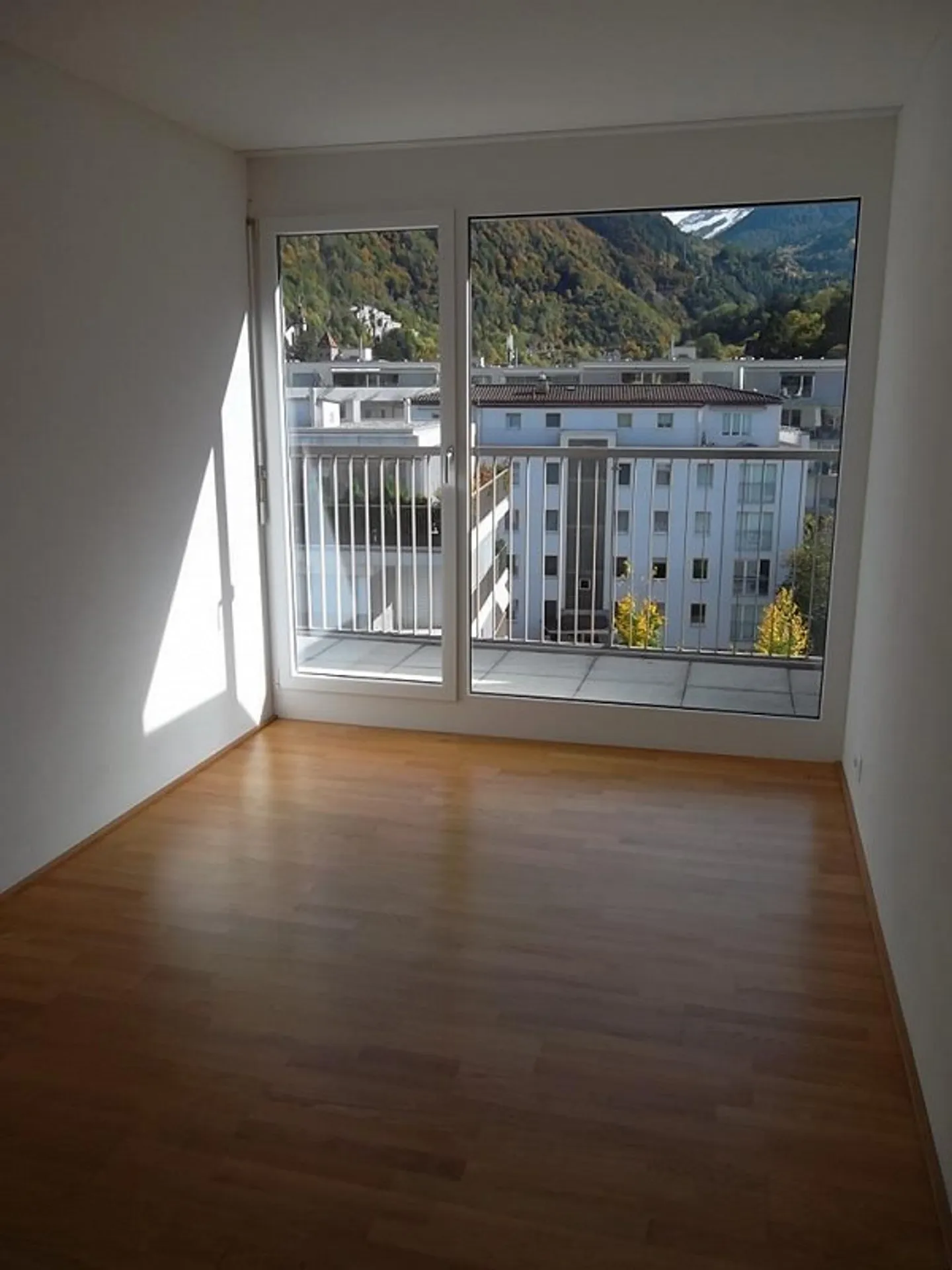 Bright and spacious 4.5-room penthouse apartment in a central location - Photo 4 of 12