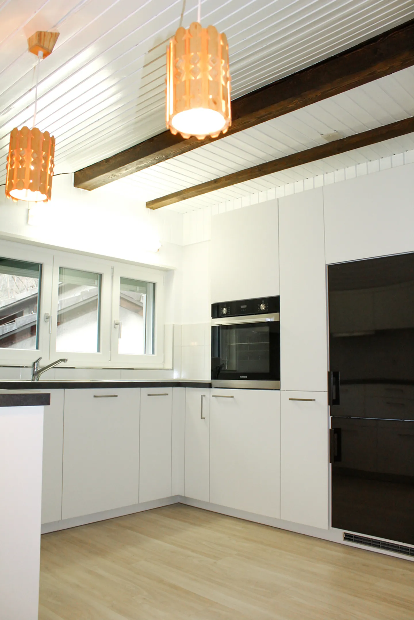 For rent: 3.5 room apartment on the first floor with balcony and attic - Photo 2 of 17