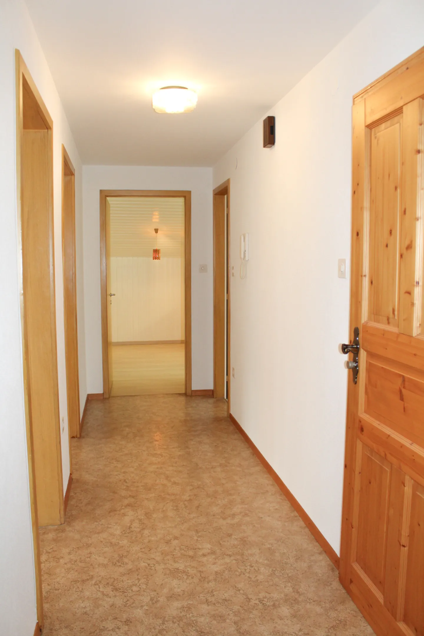 For rent: 3.5 room apartment on the first floor with balcony and attic - Photo 5 of 17