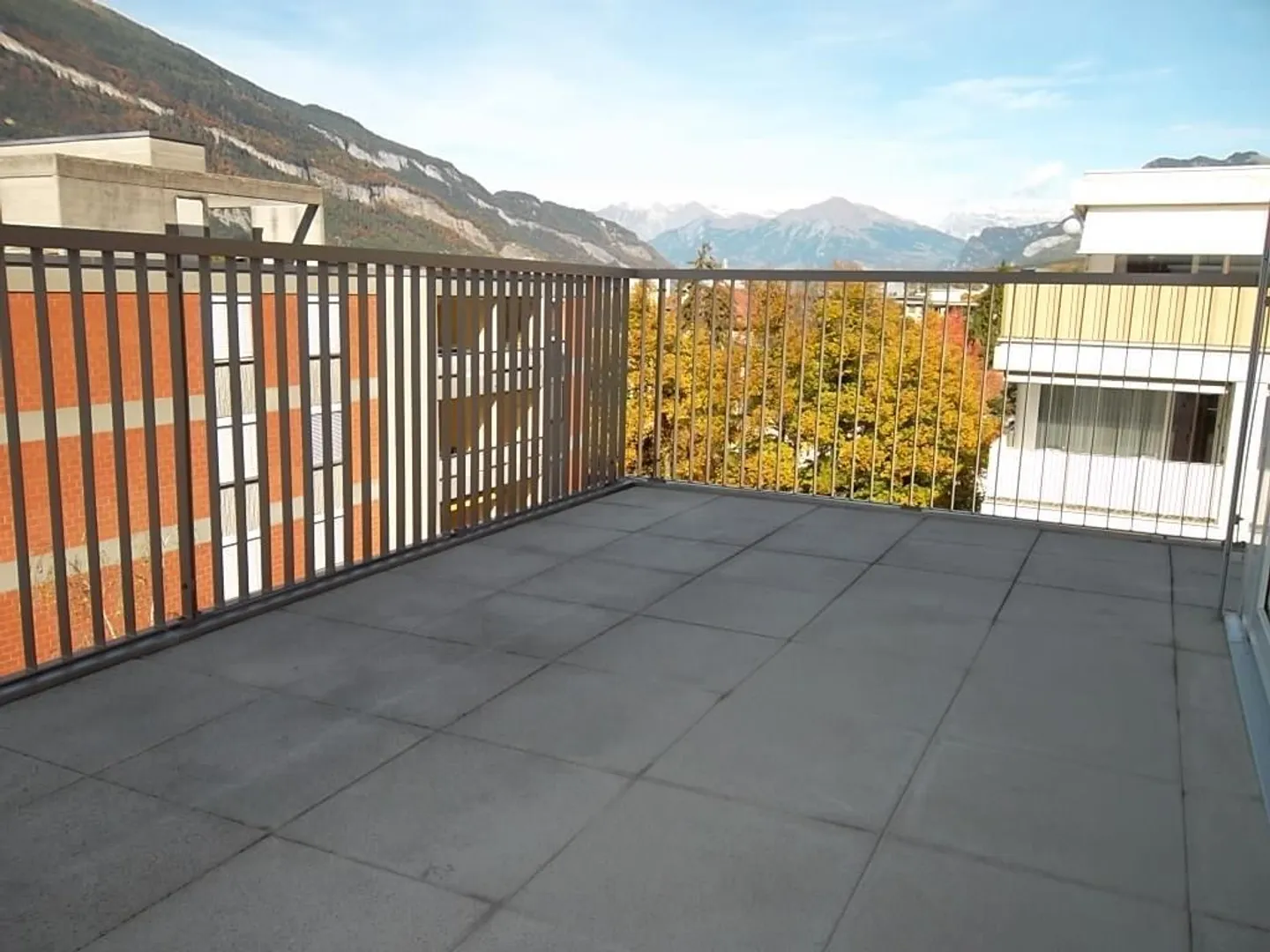 Bright and spacious 4.5-room penthouse apartment in a central location - Photo 6 of 12