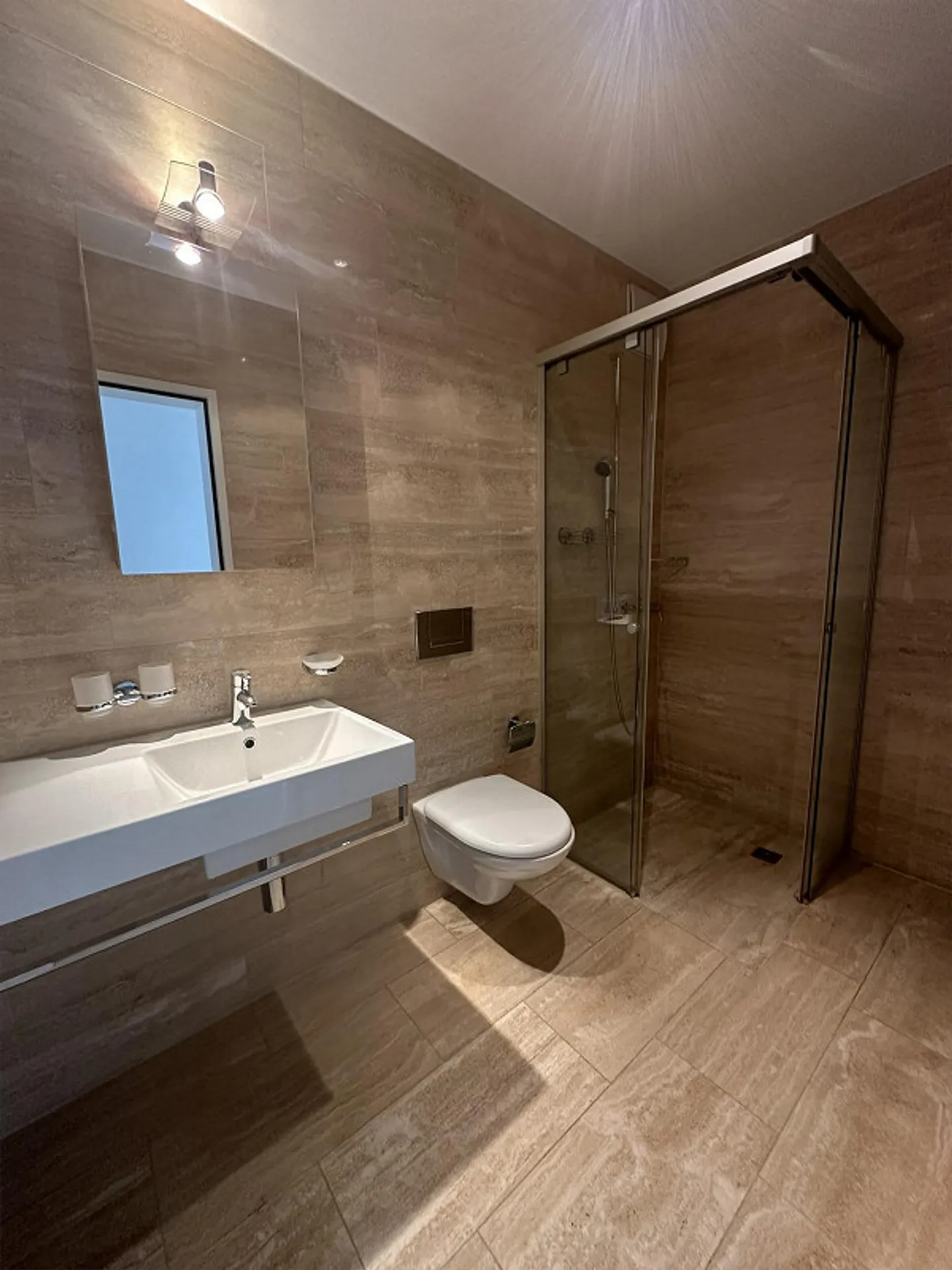 Bright and spacious 4.5-room penthouse apartment in a central location - Photo 9 of 12