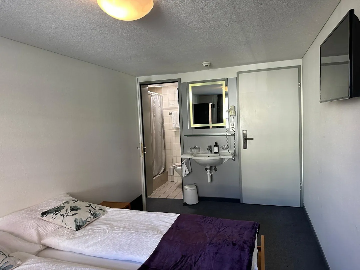 Camera arredata con bagno privato - Tutto incluso per il comfort - Foto 2 di 4