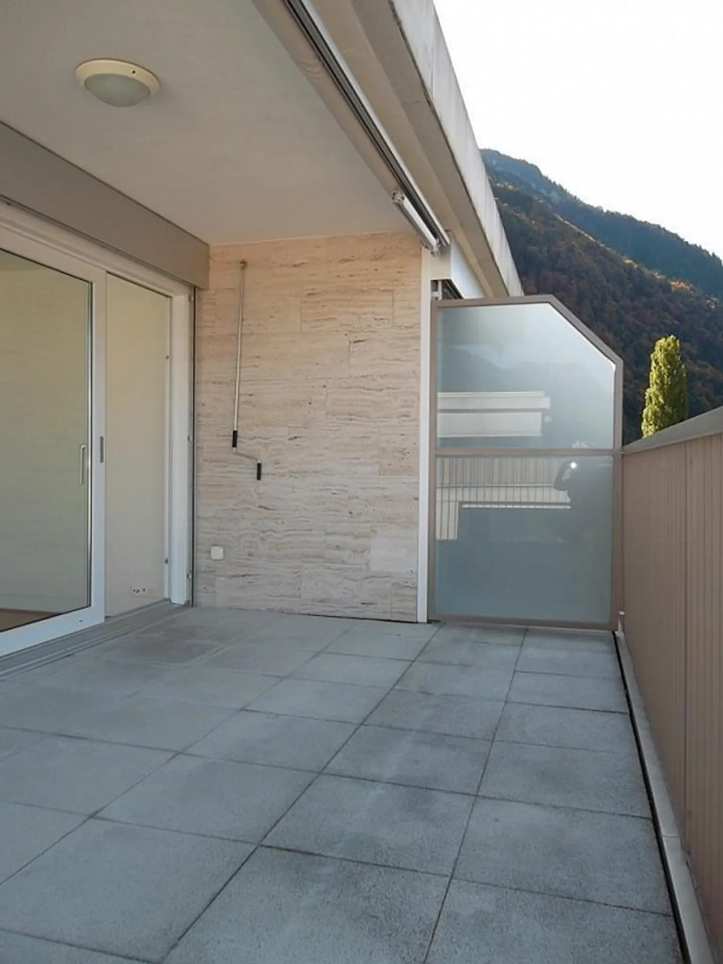 Bright and spacious 4.5-room penthouse apartment in a central location - Photo 7 of 12