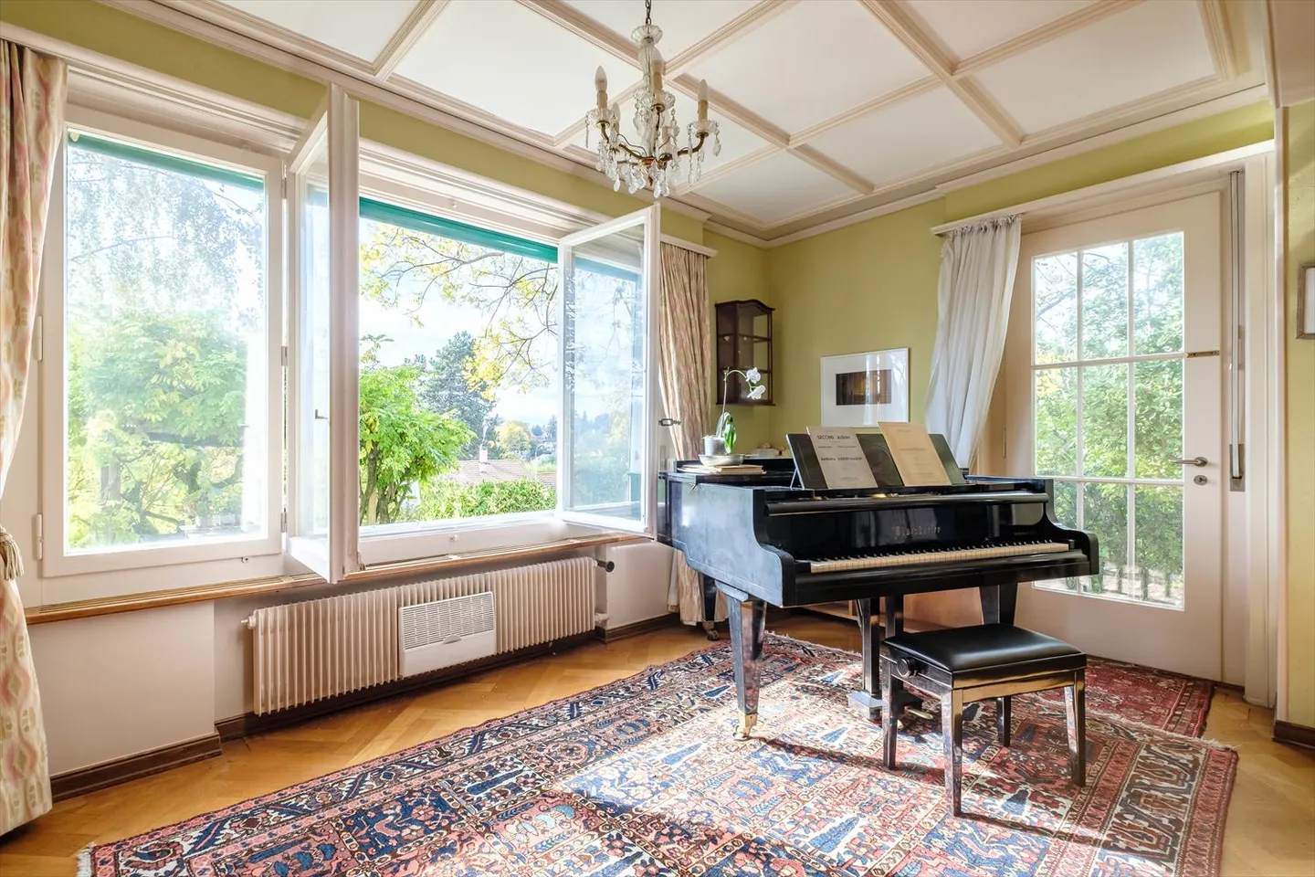 Rare opportunity in the heart of Chailly - Photo 7 of 14