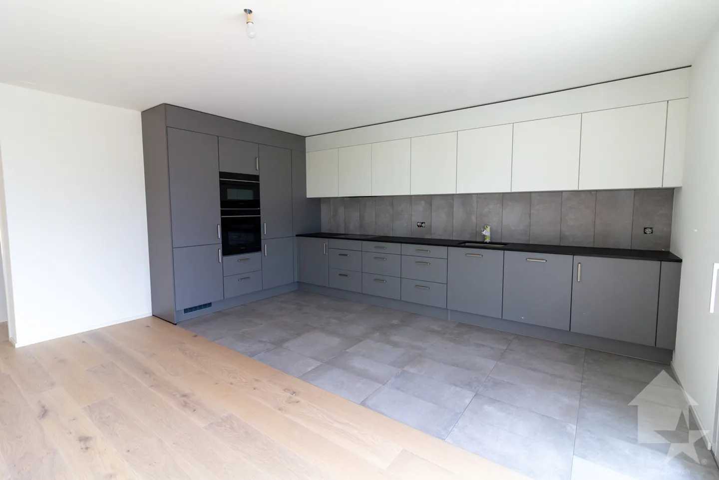 Wunderschöne 4,5 Zimmer neu mit 130m2 und großem Balkon - Foto 4 von 13