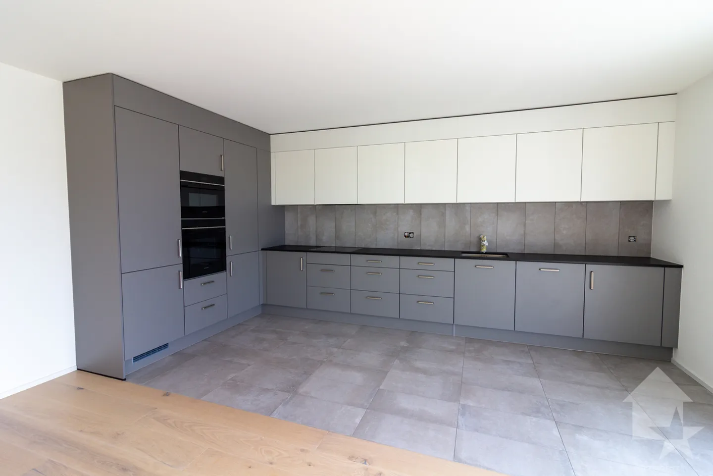 Wunderschöne 4,5 Zimmer neu mit 130m2 und großem Balkon - Foto 6 von 13