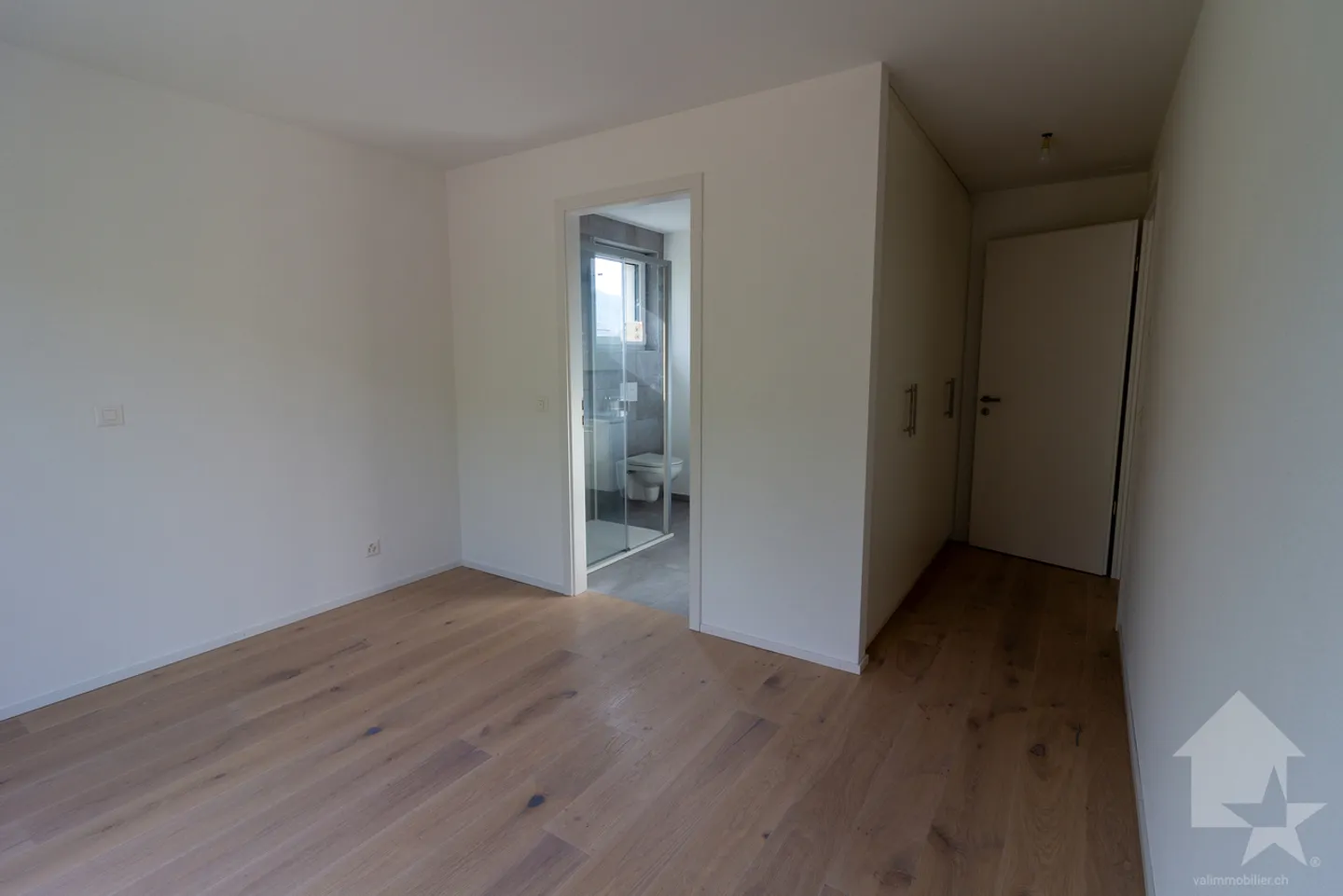 Wunderschöne 4,5 Zimmer neu mit 130m2 und großem Balkon - Foto 11 von 13