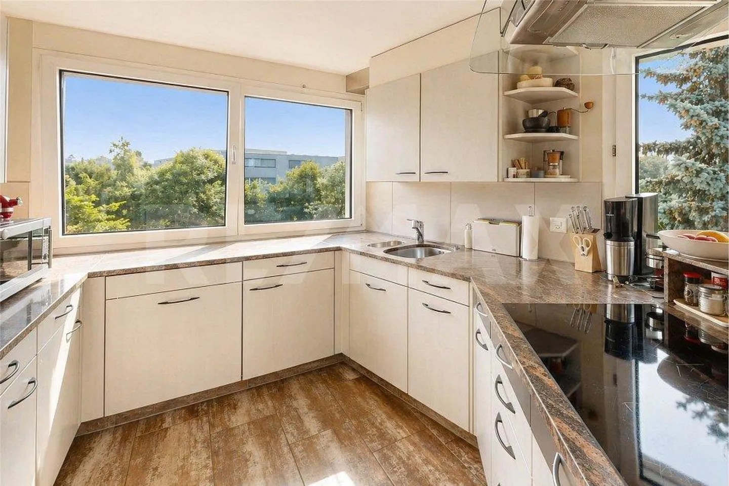 3.5 room apartment with 97.5 m², elevator, near public transport, shopping, school and nature... - Photo 4 of 11