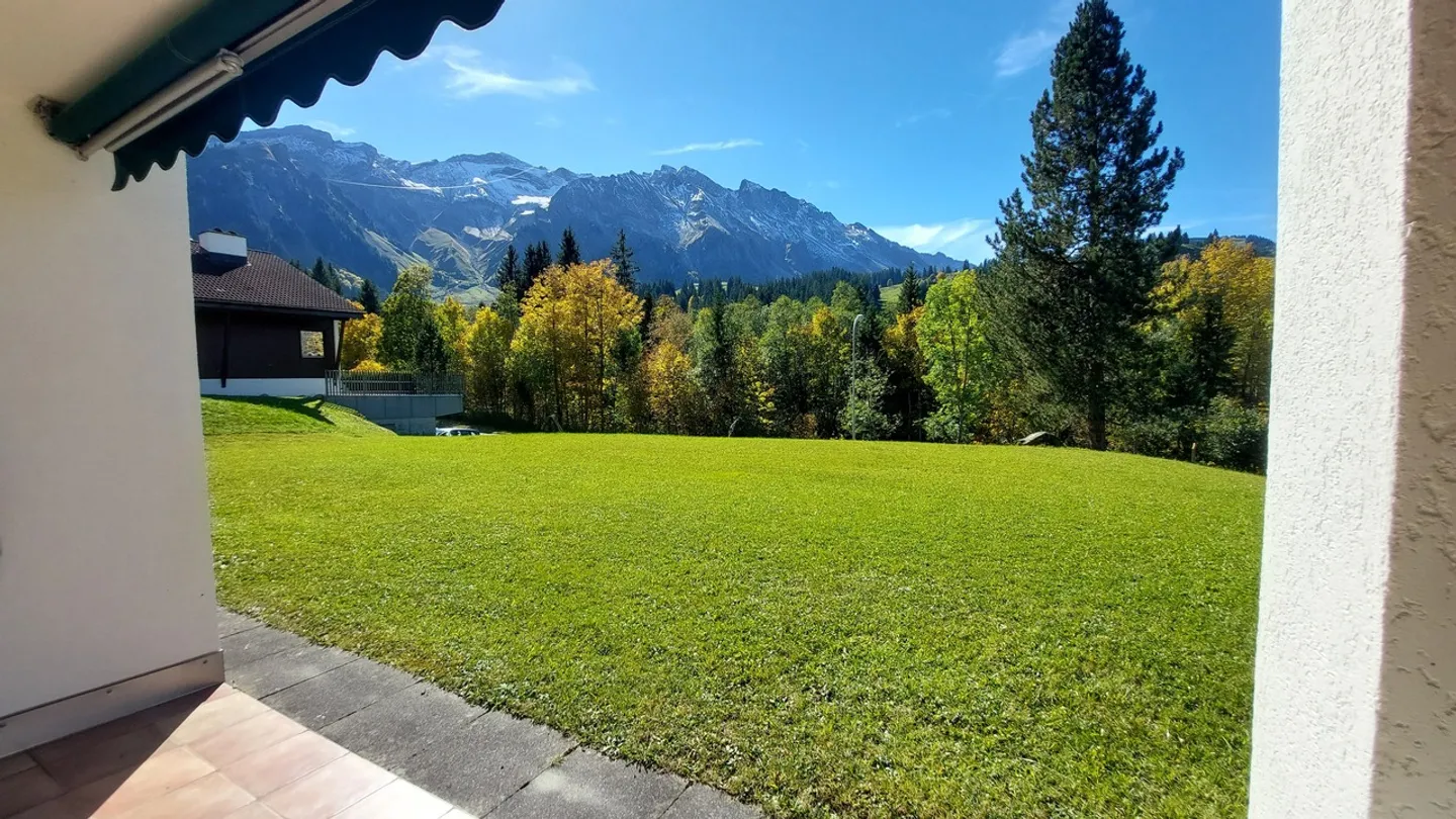 Cozy ground floor apartment with fantastic views - Photo 3 of 10