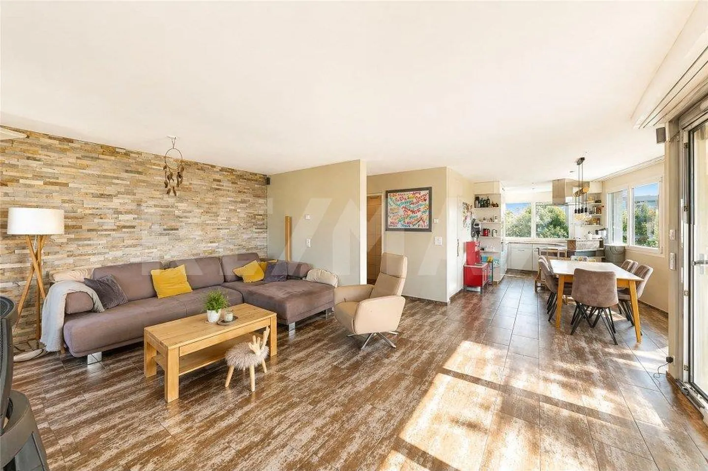 3.5 room apartment with 97.5 m², elevator, near public transport, shopping, school and nature... - Photo 2 of 11