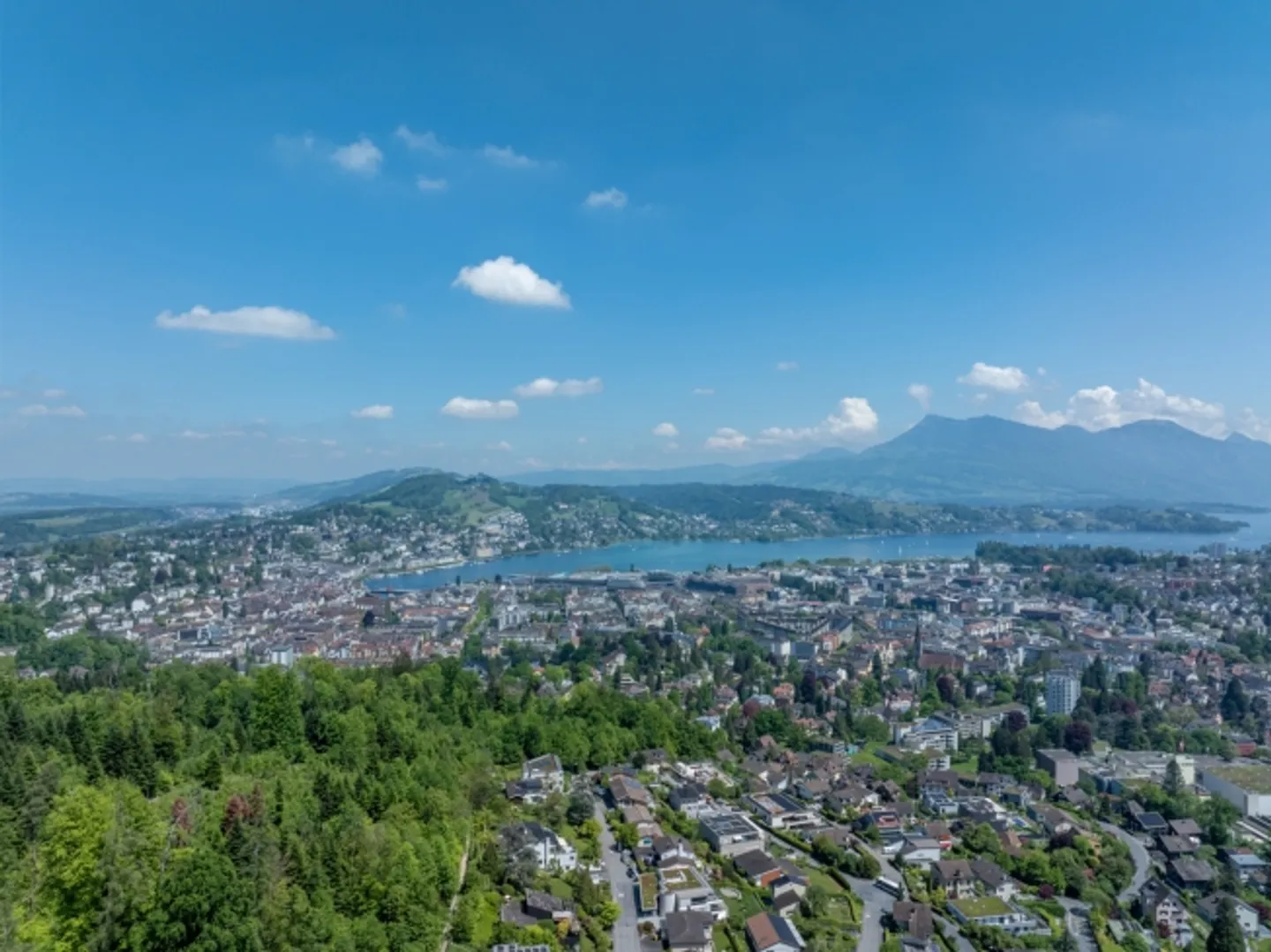 Stilvolle 5.5 Zimmer Wohnung mit privilegierter Aussicht - Foto 1 von 6