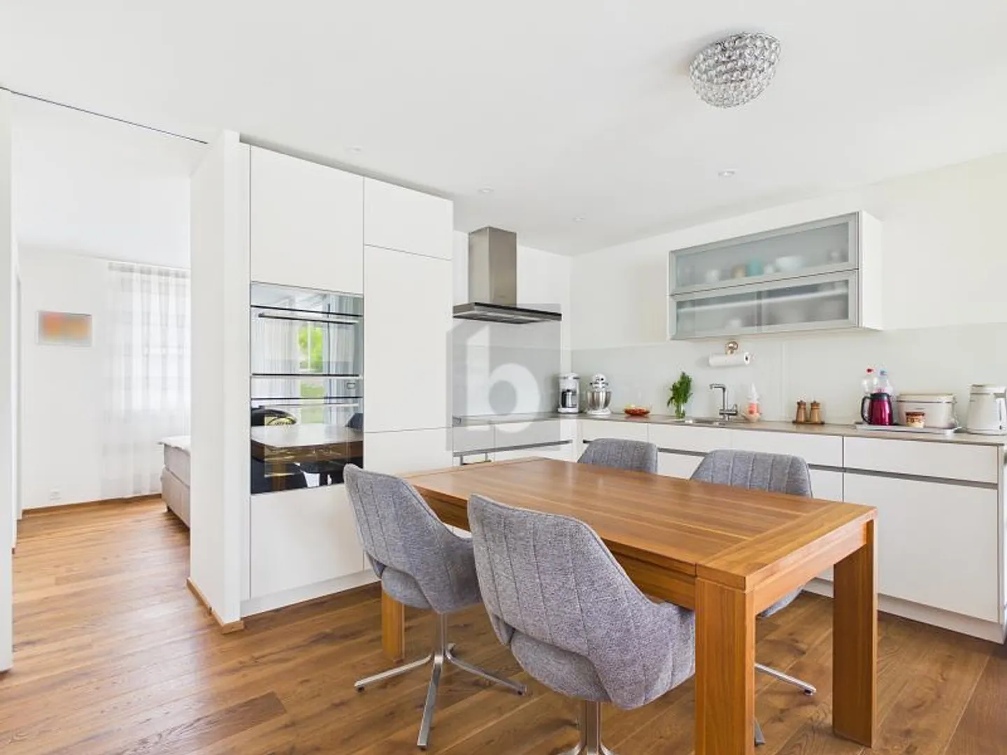 MODERN DREAM WITH GARDEN & PRIVACY - Photo 2 of 6