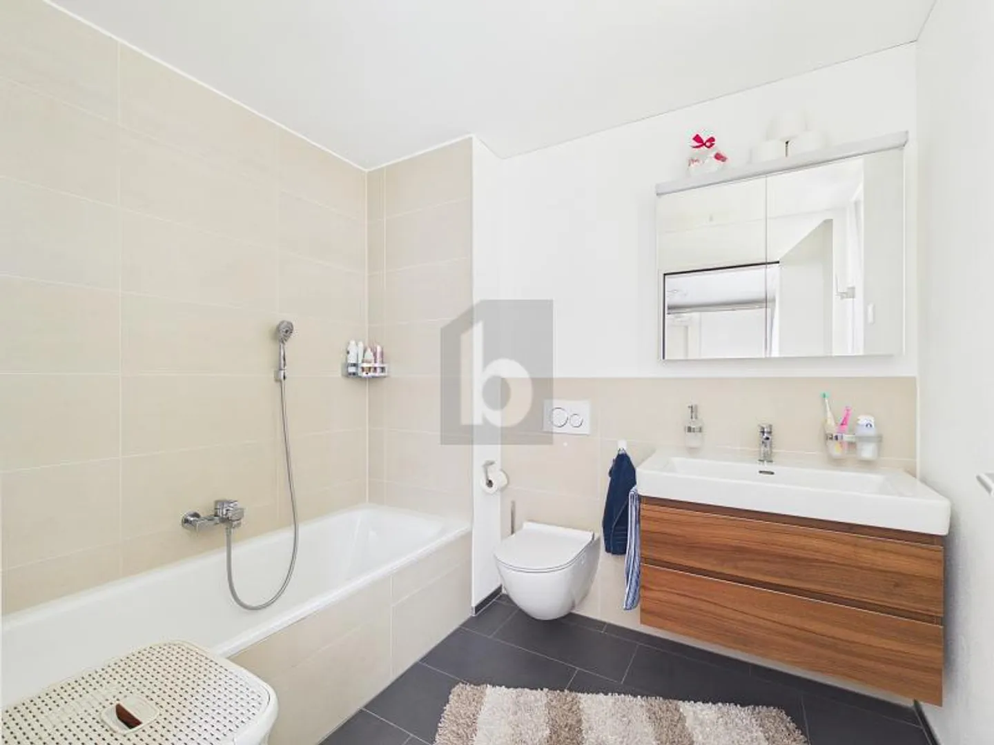 MODERN DREAM WITH GARDEN & PRIVACY - Photo 4 of 6