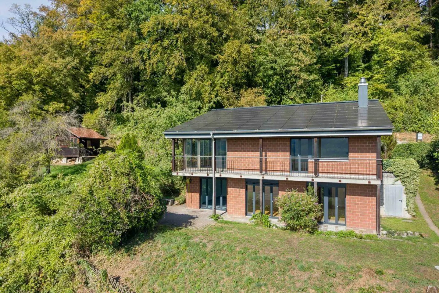 Umweltfreundliches Einfamilienhaus am Waldrand - Foto 1 von 23