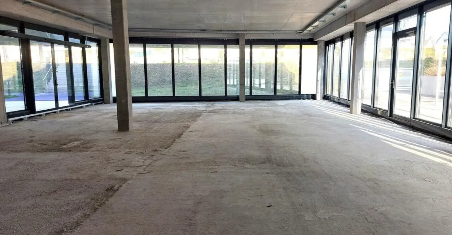 Gewerbefläche im Erdgeschoss 210 m2 - Nahe Annehmlichkeiten - Foto 2 von 5