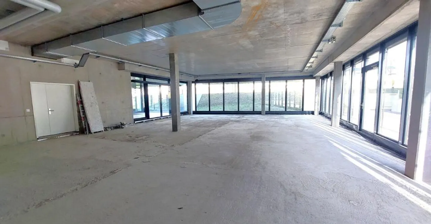 Gewerbefläche im Erdgeschoss 210 m2 - Nahe Annehmlichkeiten - Foto 4 von 5