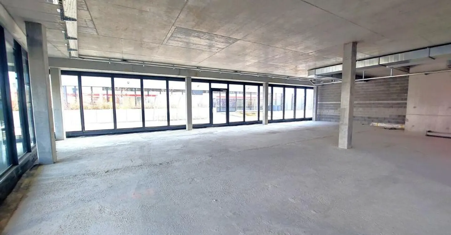 Gewerbefläche im Erdgeschoss 210 m2 - Nahe Annehmlichkeiten - Foto 3 von 5