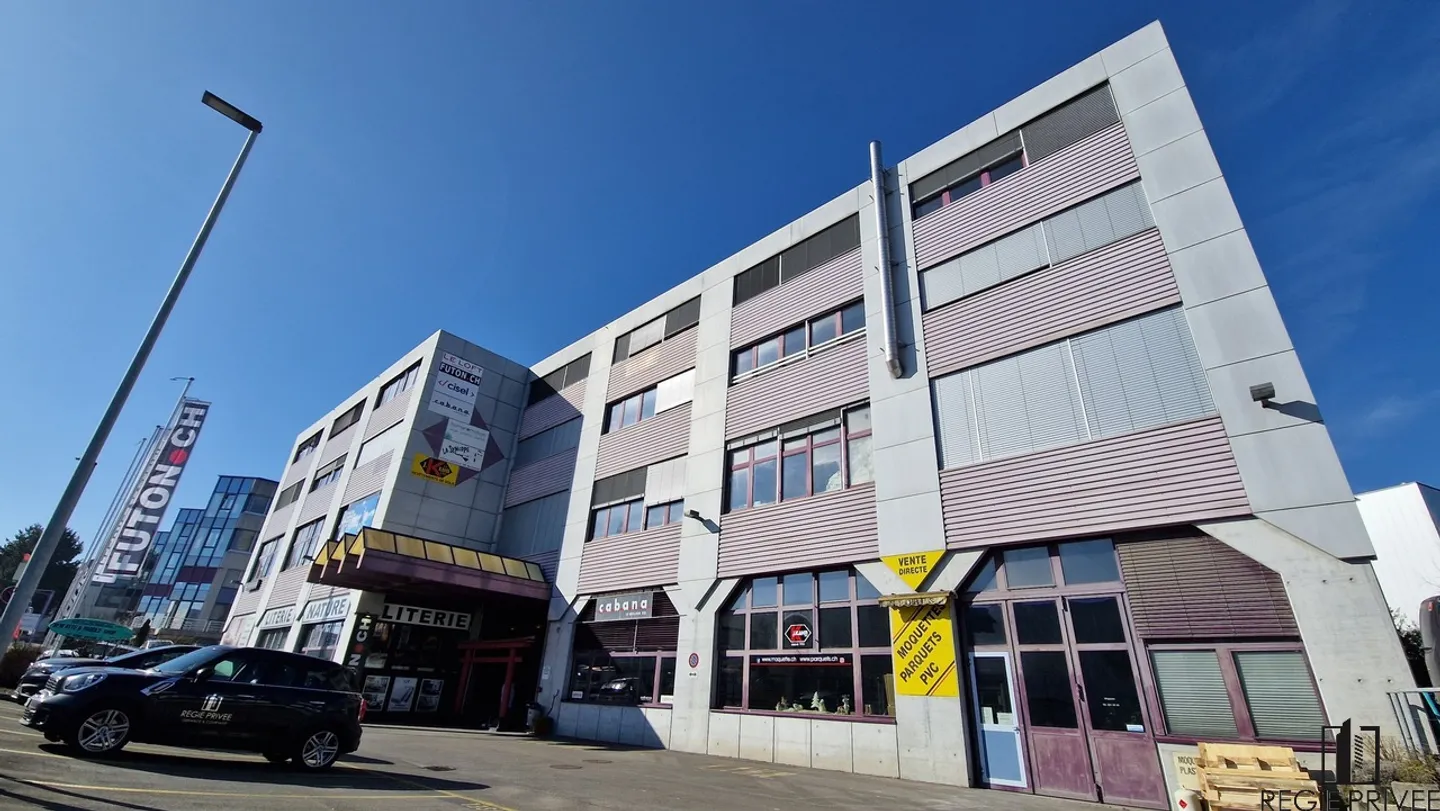 Commercial space on the 1st floor - Photo 1 of 5