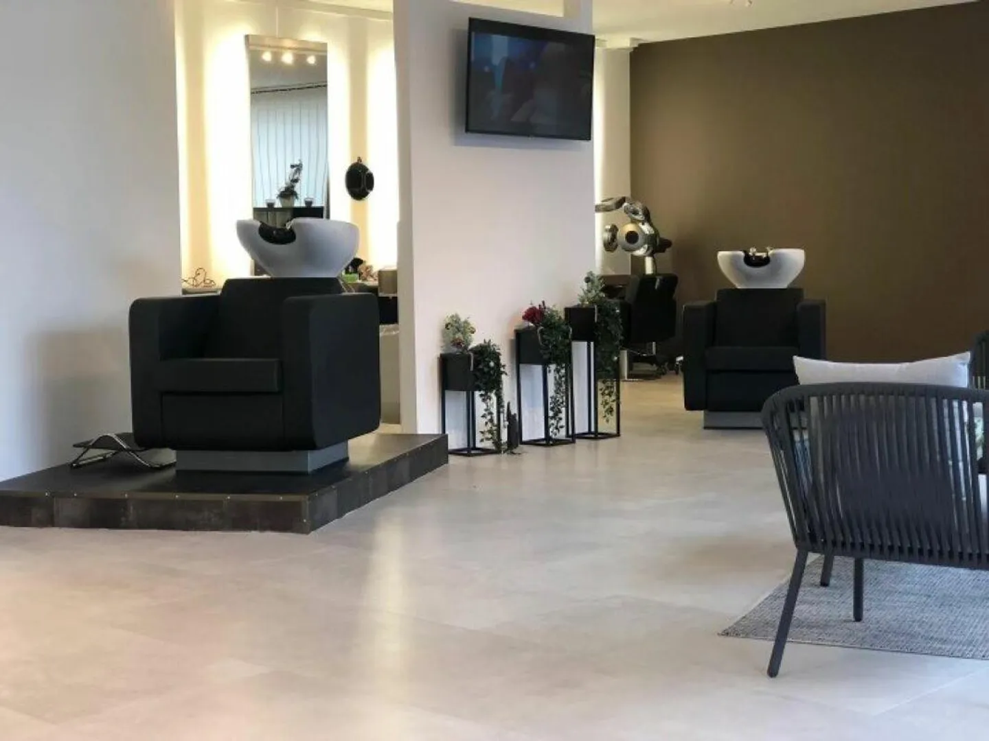 Verwirklichen Sie sich Ihren Traum mit diesem möblierten Coiffeursalon - Foto 4 von 6