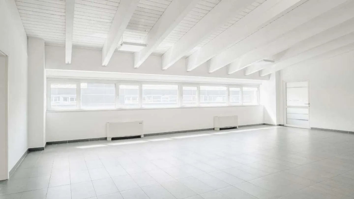 Sale of commercial spaces in Castione 250 m² - Photo 2 of 2