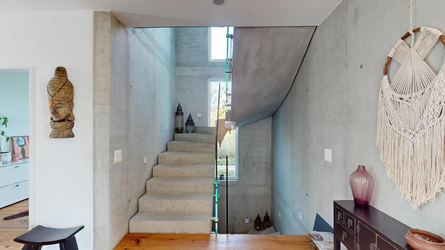 Oberwil Prime Location: Modern, Light-Filled 6-Room Villa with Pool, Garden and Separate Apartment - Photo 8 of 14