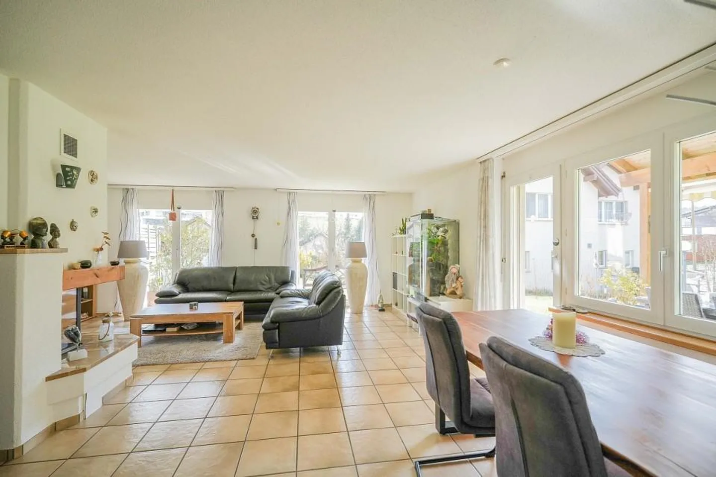 Wohnen mit Ferien-Feeling: 5.5 Zimmer-Doppel-Einfamilienhaus an ruh... - Foto 3 di 13