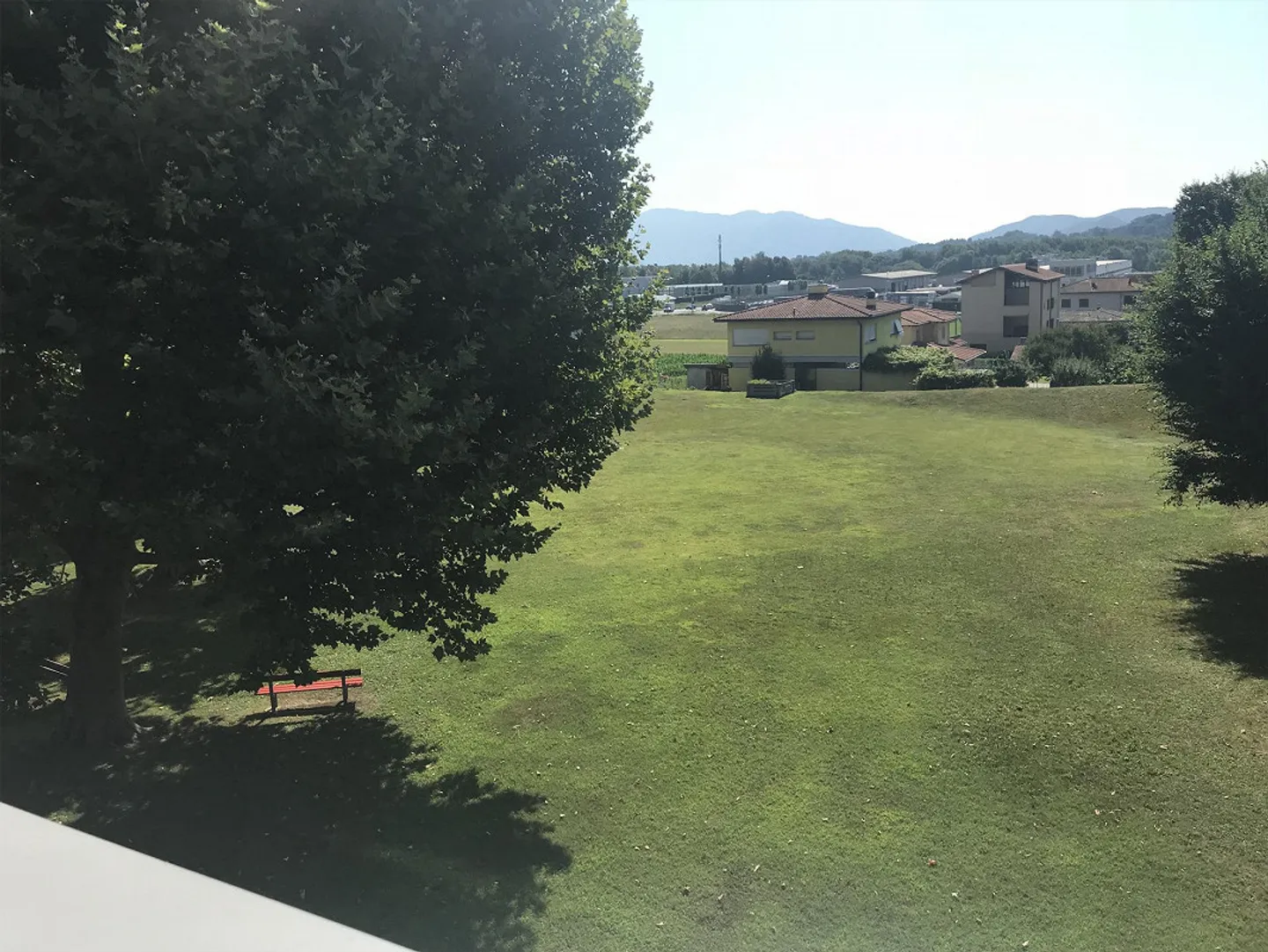 2.5 locali luminoso con terrazzo, cantina e posteggio - - Foto 2 di 12