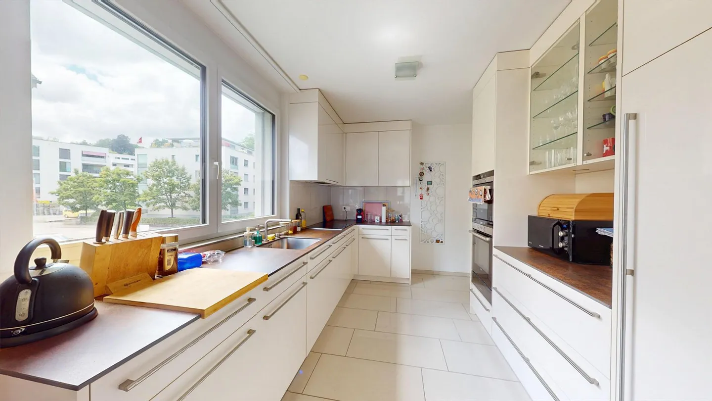 Beautiful 4.5 room apartment with balcony, lift and two underground parking spaces in Liestal - Photo 2 of 12