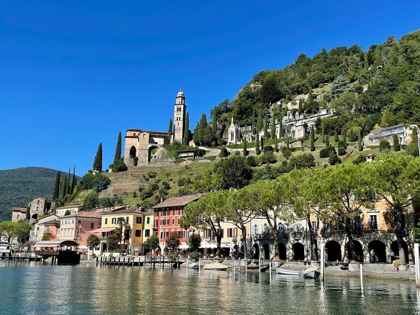 Locaux commerciaux au bord du lac de Morcote avec portique et façade en verre - Photo 8 sur 8