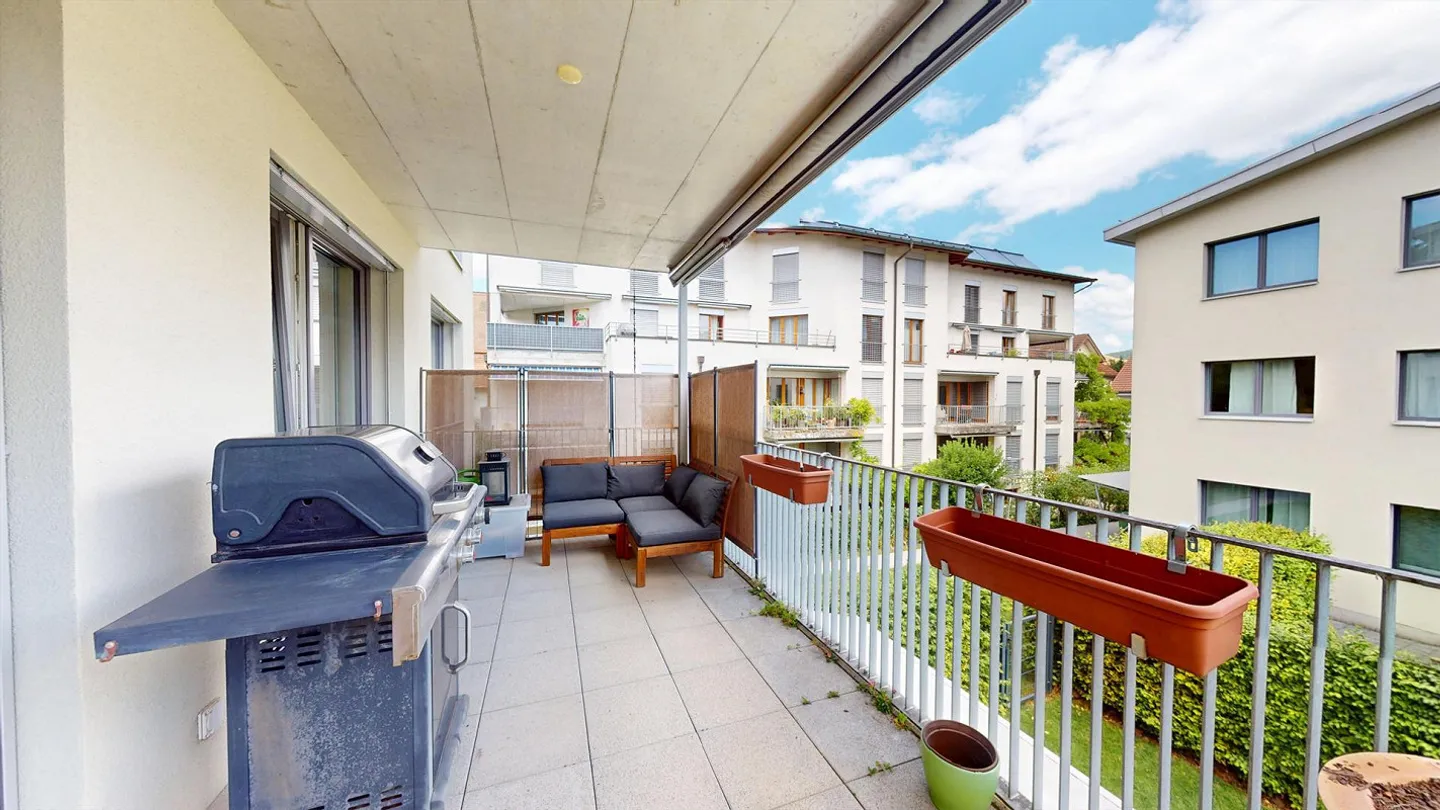 Beautiful 4.5 room apartment with balcony, lift and two underground parking spaces in Liestal - Photo 1 of 12
