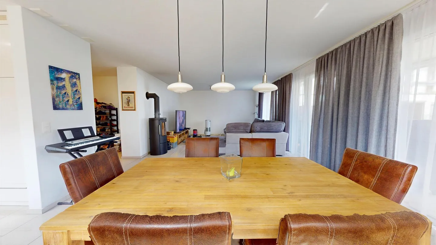 Beautiful 4.5 room apartment with balcony, lift and two underground parking spaces in Liestal - Photo 3 of 12