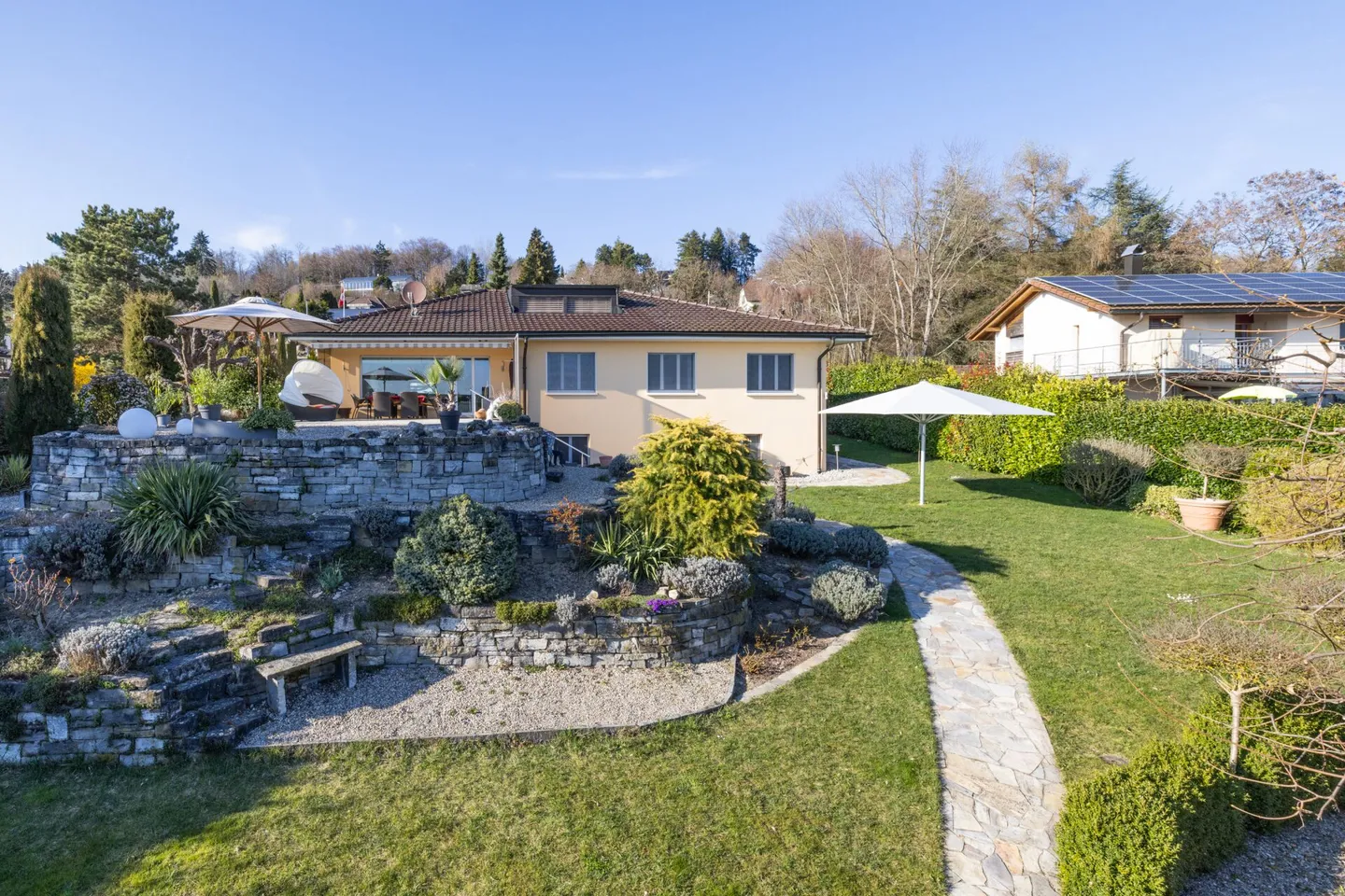 Live like on vacation: Exceptional single-family home - Photo 1 of 13
