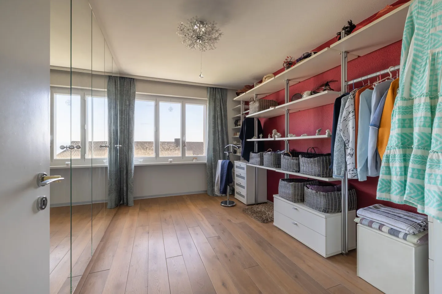 Live like on vacation: Exceptional single-family home - Photo 6 of 13