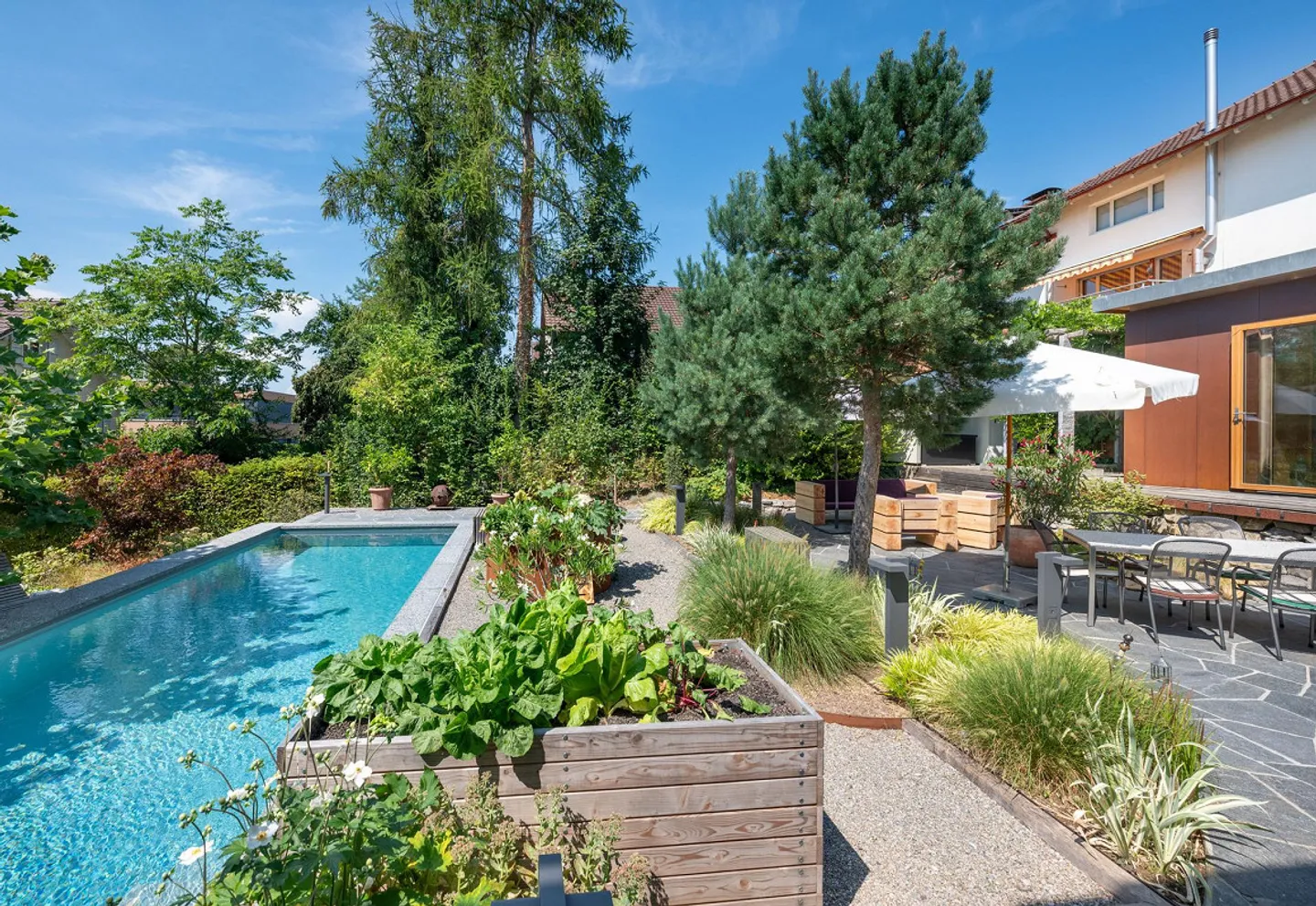 Exclusive two-family house with garden oasis and pool in a preferred location... - Photo 3 of 13