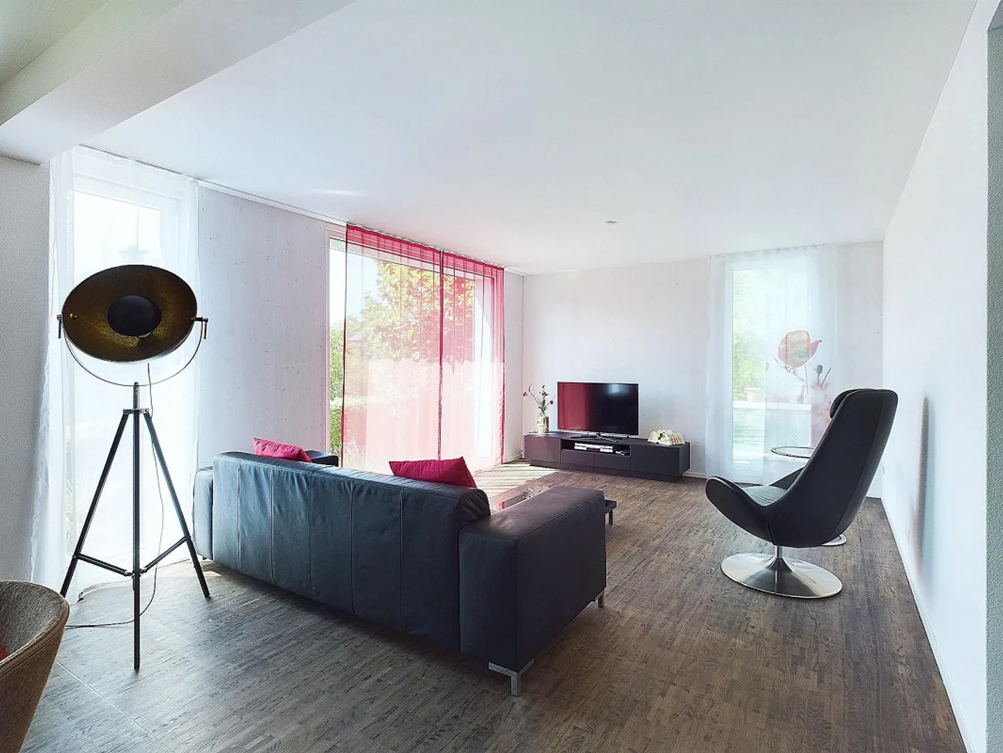 Exclusive two-family house with garden oasis and pool in a preferred location... - Photo 5 of 13