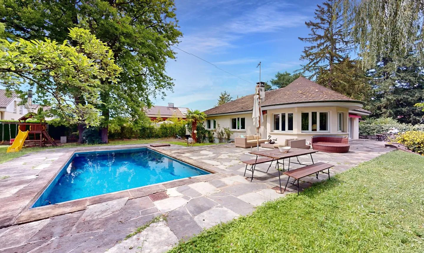 Incantevole casa familiare con studio indipendente, giardino e piscina - Foto 1 di 13