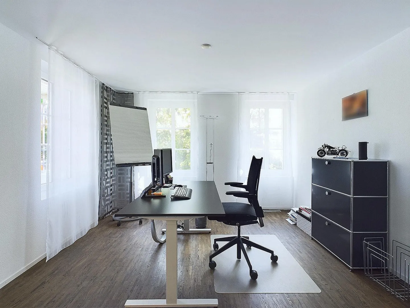 Exclusive two-family house with garden oasis and pool in a preferred location... - Photo 8 of 13