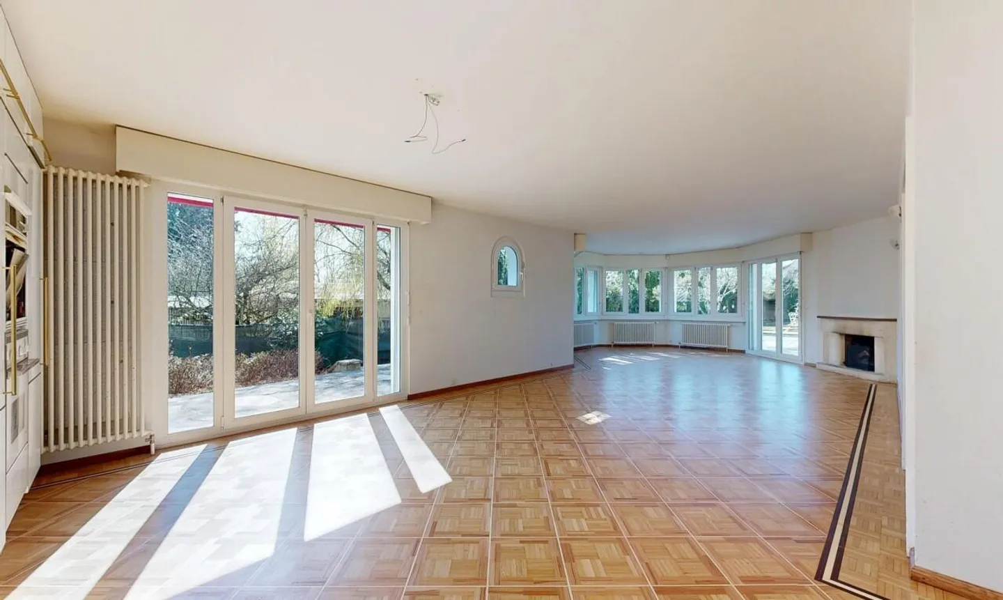 Incantevole casa familiare con studio indipendente, giardino e piscina - Foto 2 di 13