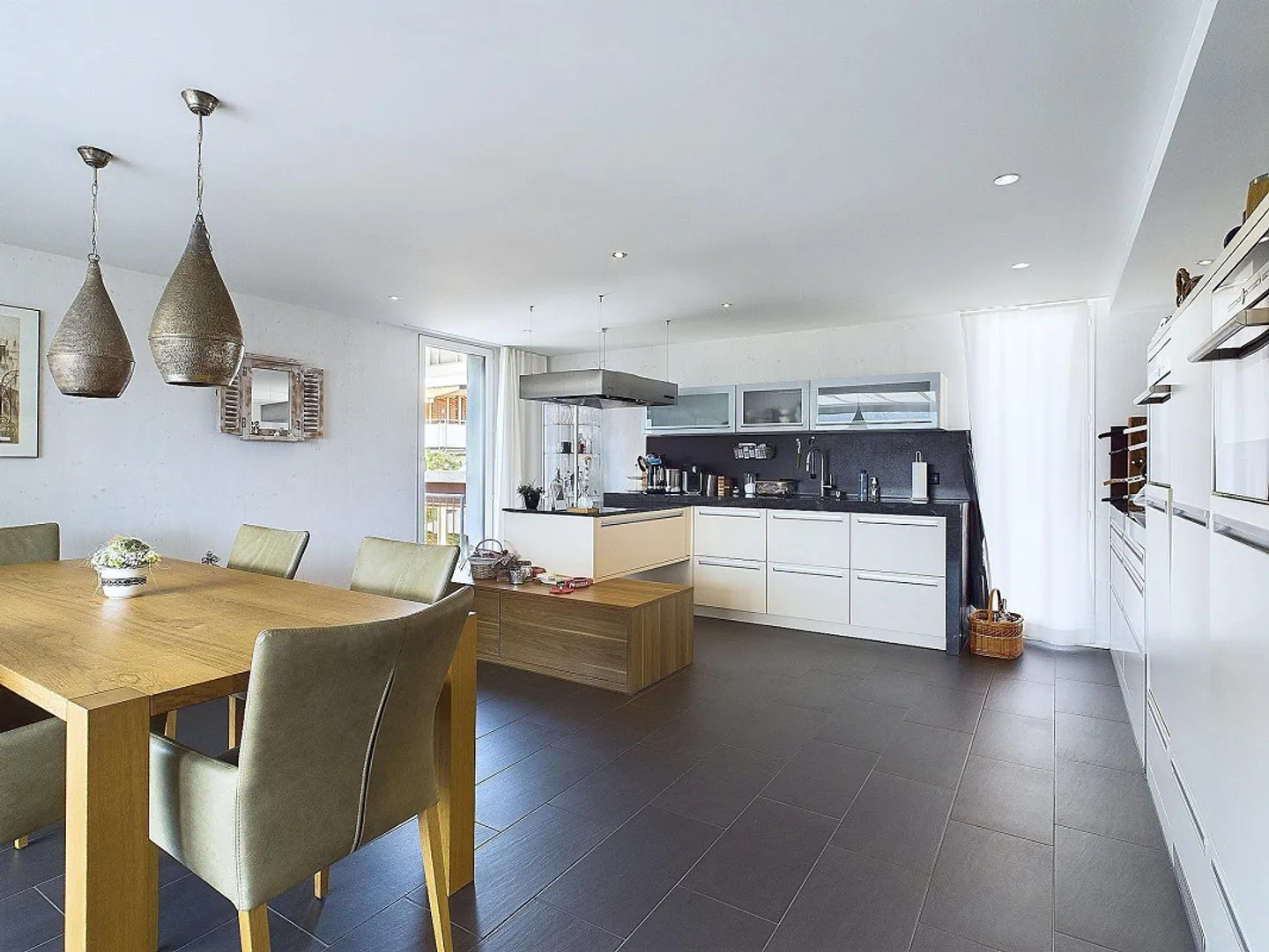 Exclusive two-family house with garden oasis and pool in a preferred location... - Photo 10 of 13