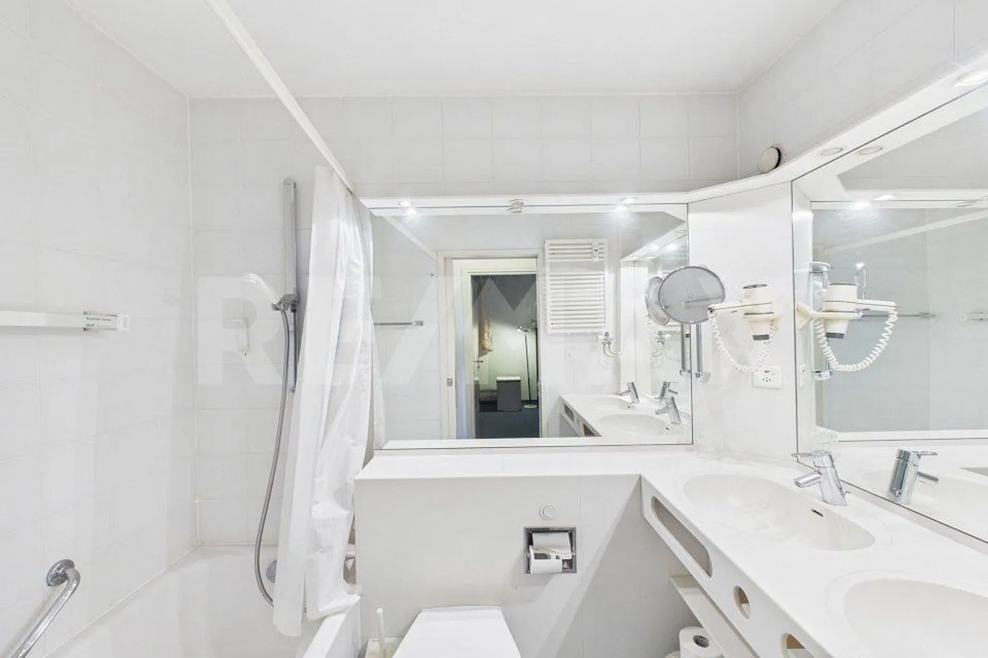 Appartement Charmant avec Vue sur le Lac - Photo 7 sur 13