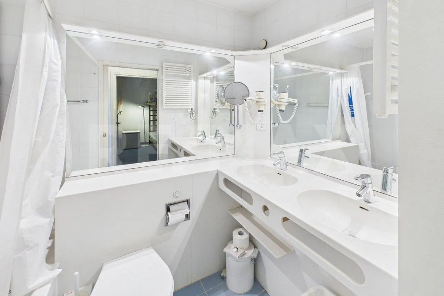 Appartement Charmant avec Vue sur le Lac - Photo 9 sur 13