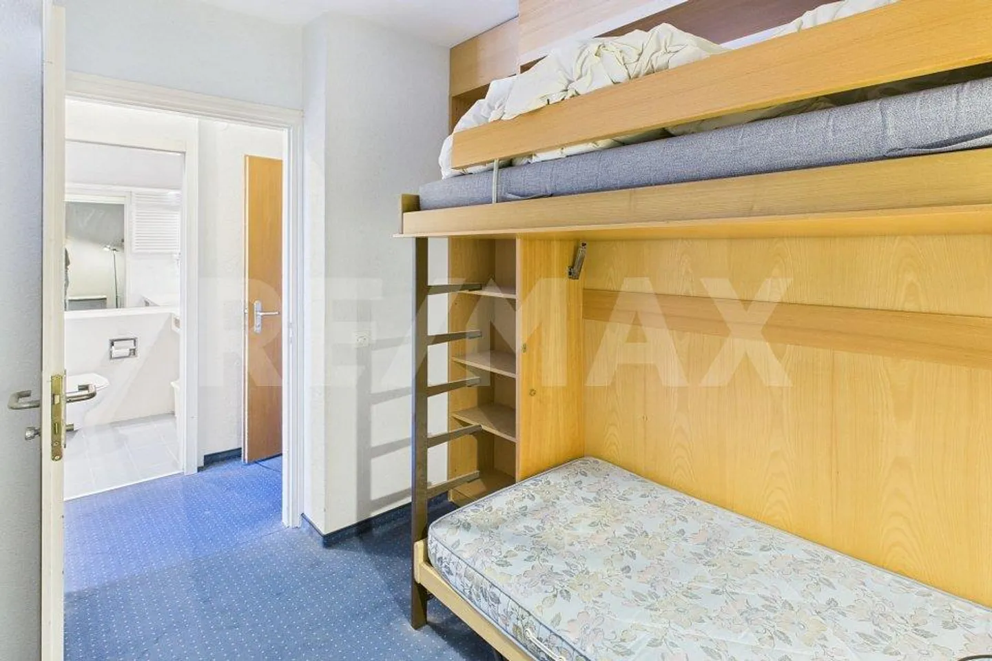 Appartement Charmant avec Vue sur le Lac - Photo 11 sur 13