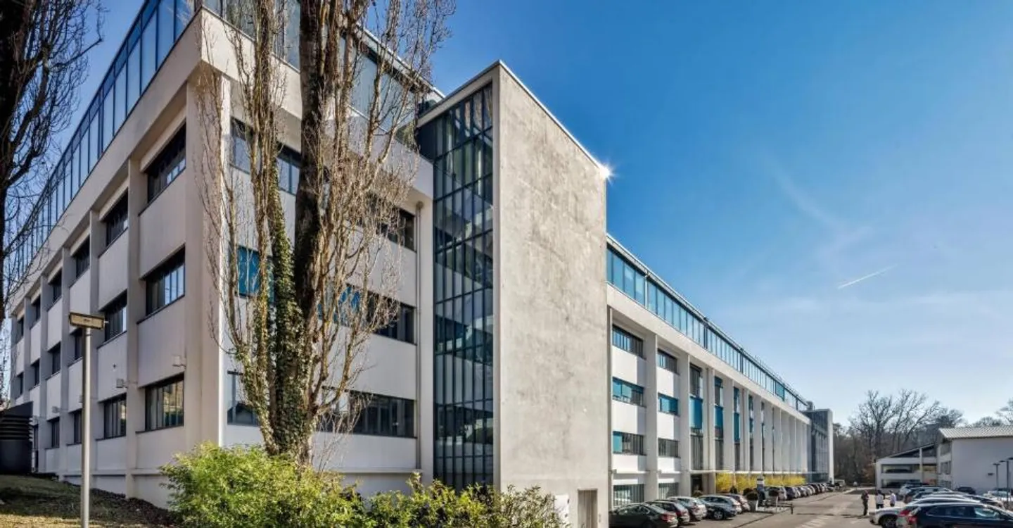 Uffici attrezzati di circa 6.000 m2 DIVISIBILI a Versoix - Foto 1 di 8